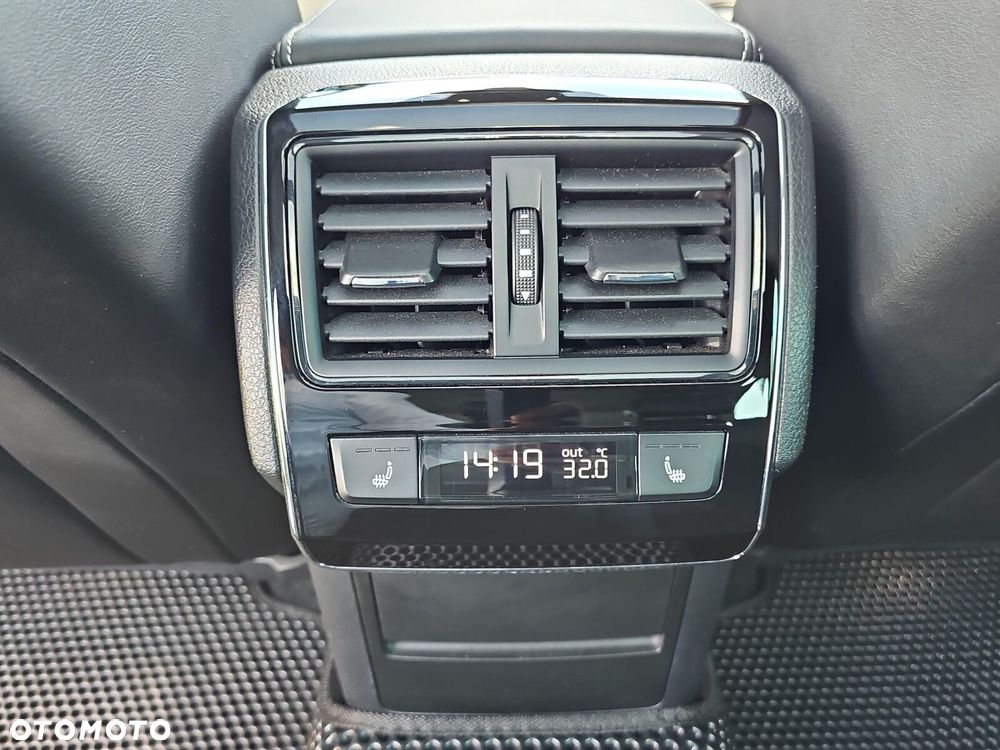 Skoda Superb 2.0 TDI SCR Sportline DSG - 27