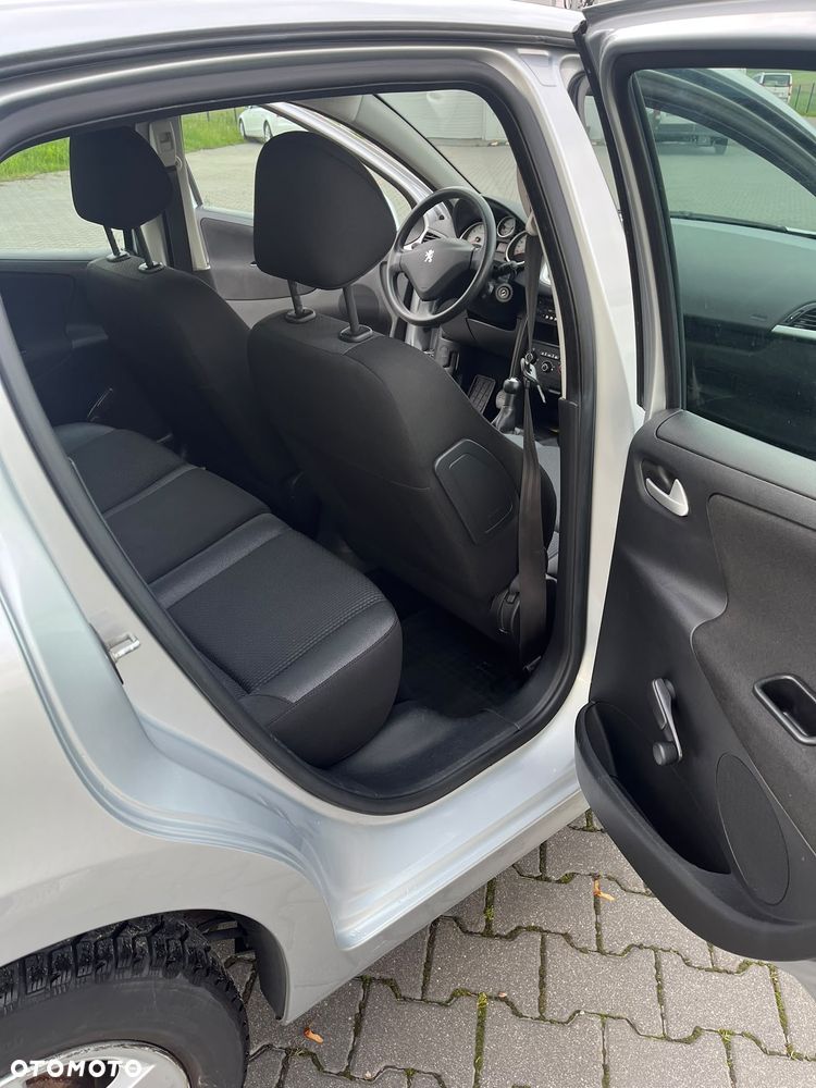 Peugeot 207 - 12