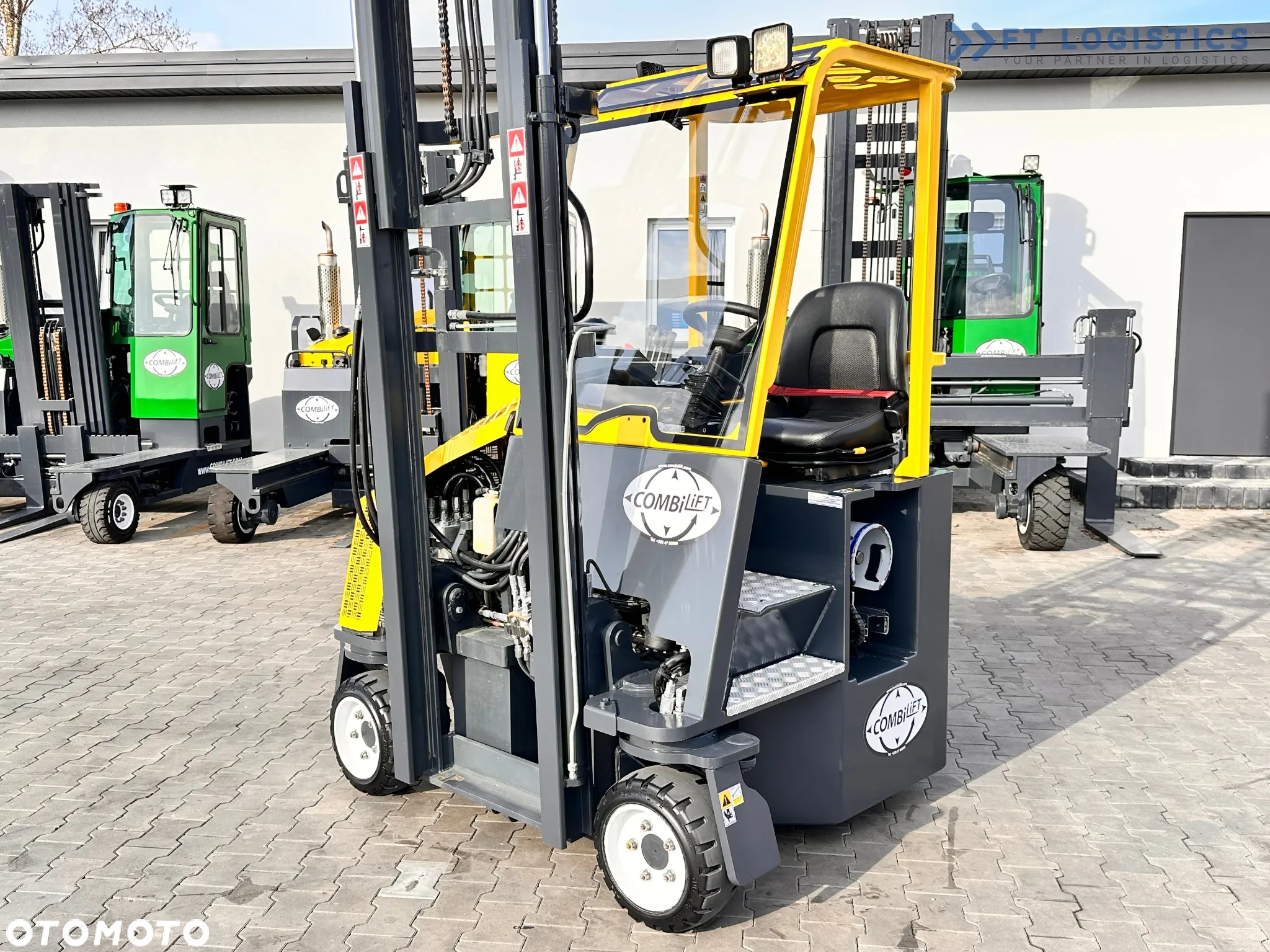 Combilift C3000CB / GAZ / TRIPLEX / 4900MM / WOLNY SKOK / POZYCJONER / PRZESUW WIDEŁ / JAK NOWY - 24