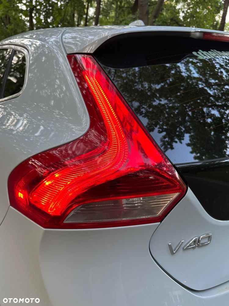 Volvo V40 T3 R-Design Momentum - 21