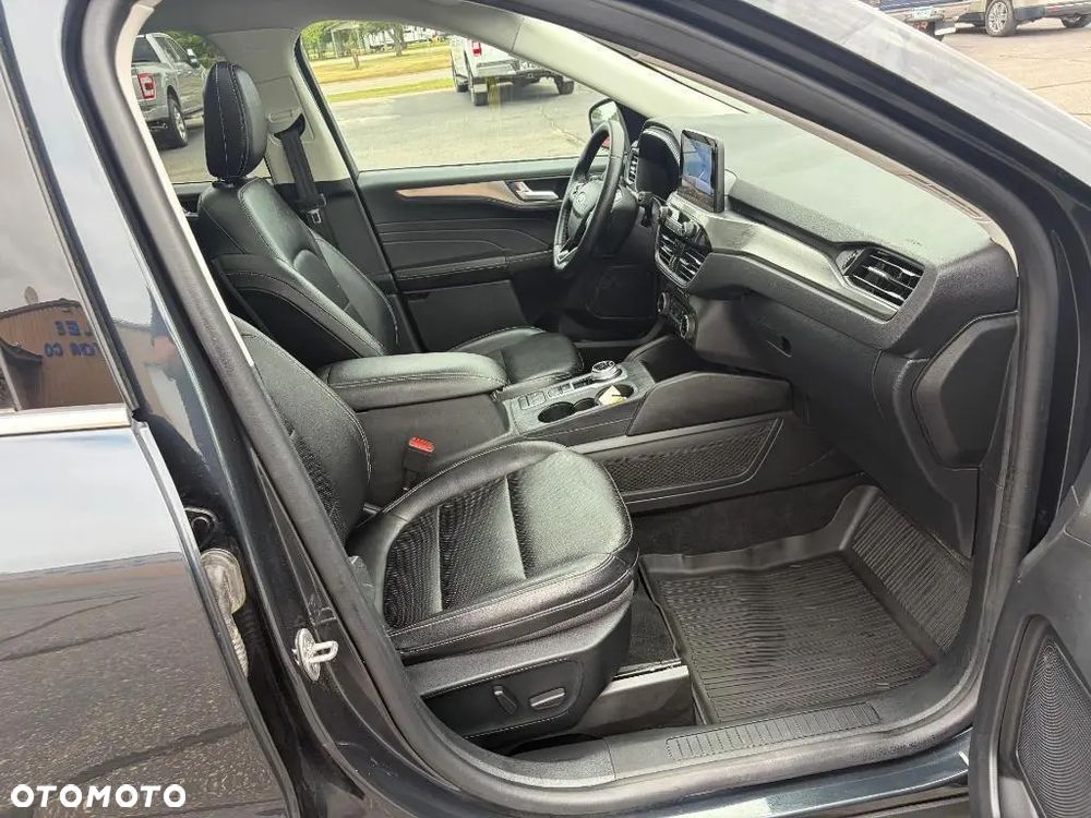 Ford Escape 2.0 EcoBoost AWD Titanium - 17