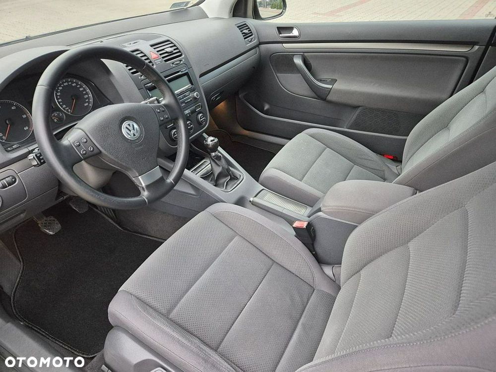 Volkswagen Golf - 6