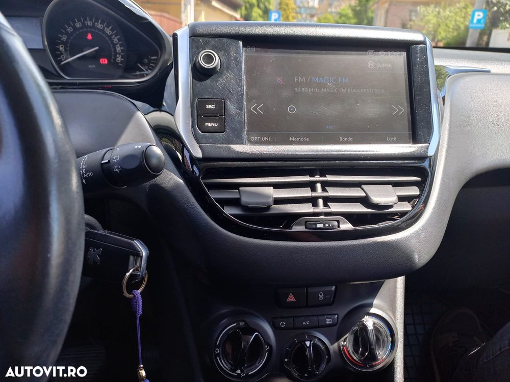 Peugeot 208 1.2 L PureTech ETG Active - 7