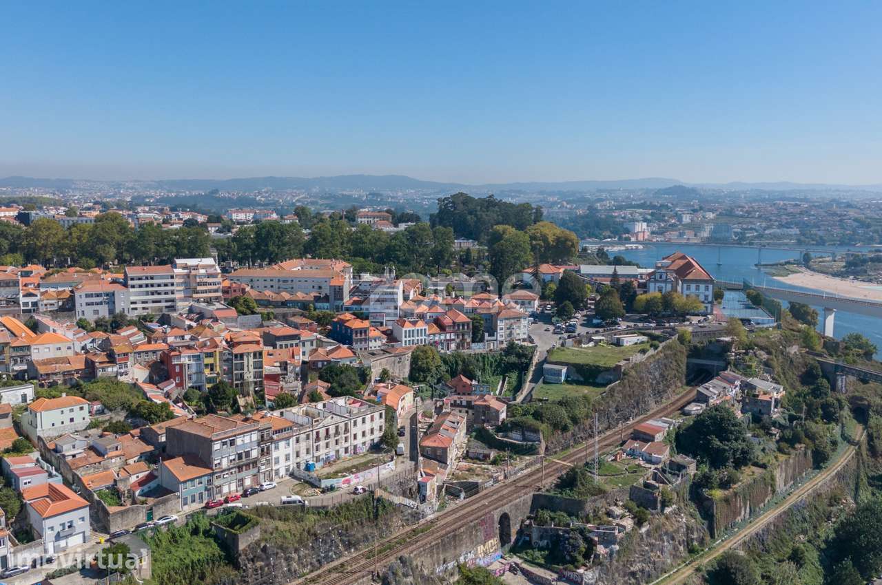 Moradia de 3 pisos com garagem e logradouro - R. São Vítor, Porto - Grande imagem: 5/54