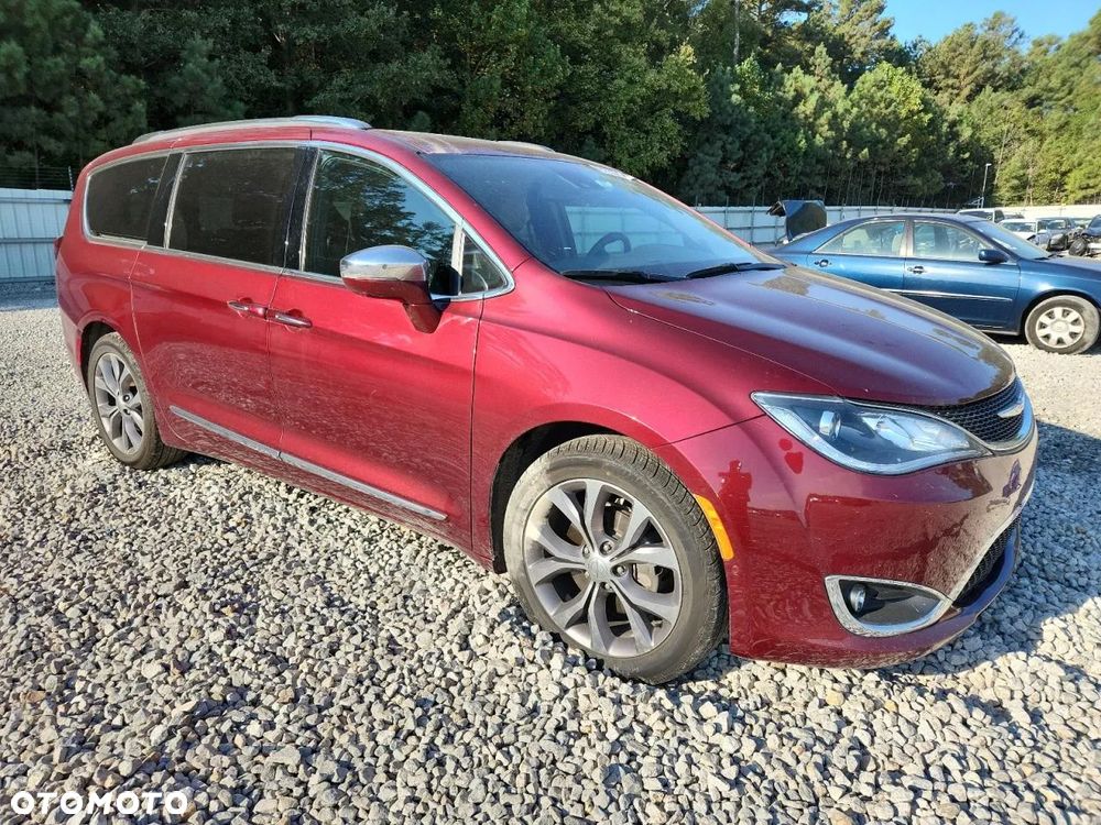 Chrysler Pacifica - 2