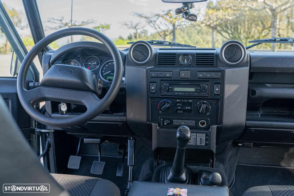 Land Rover Defender - 16