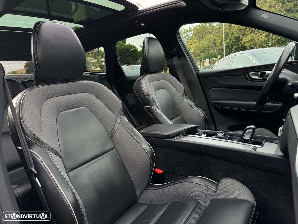 Volvo XC 60 2.0 T6 PHEV R-Design AWD - 22