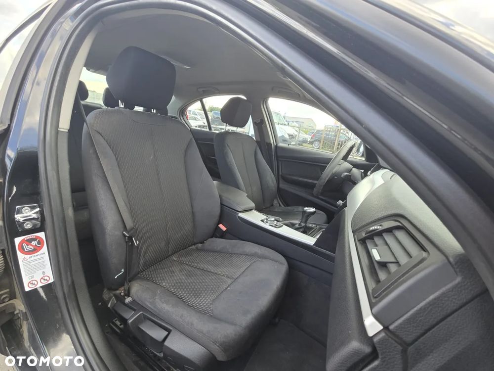BMW Seria 3 318d - 10