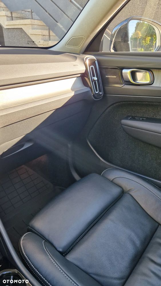 Volvo XC 40 B5 AWD Ultimate Dark - 20