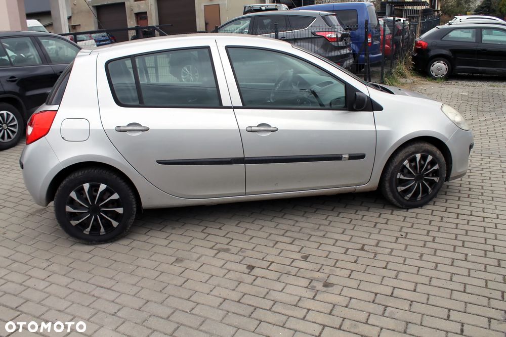 Renault Clio - 9