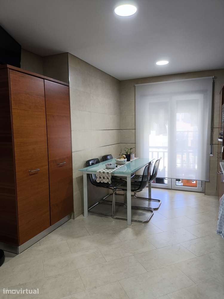 Apartamento T3 renovado na Venda do Pinheiro! - Grande imagem: 5/28