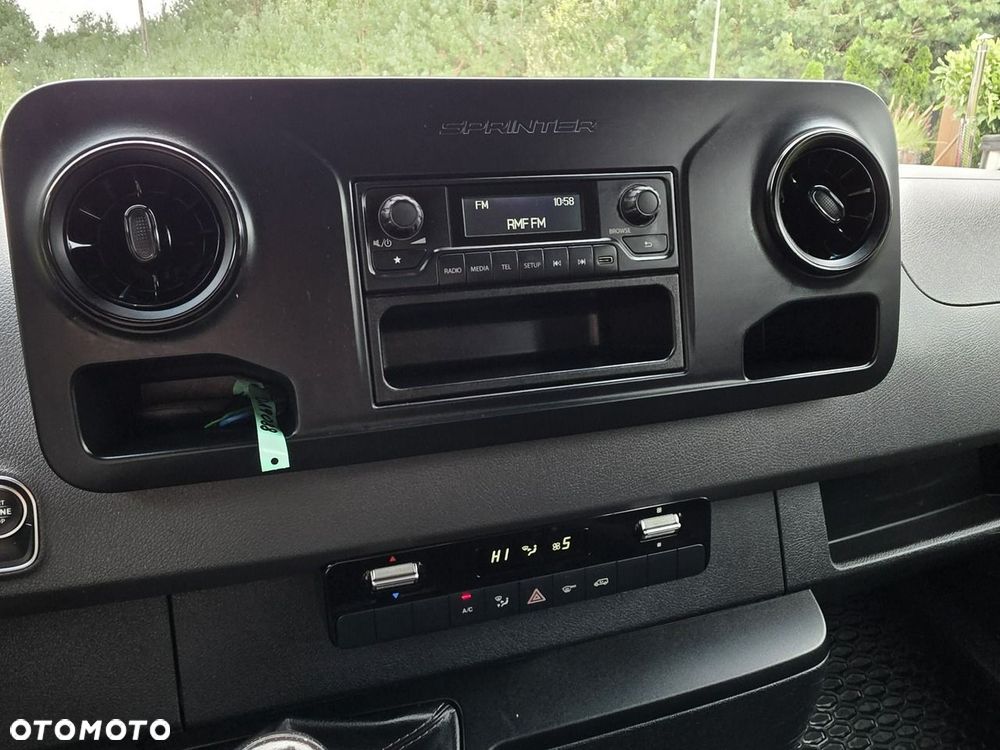 Mercedes-Benz Sprinter - 12