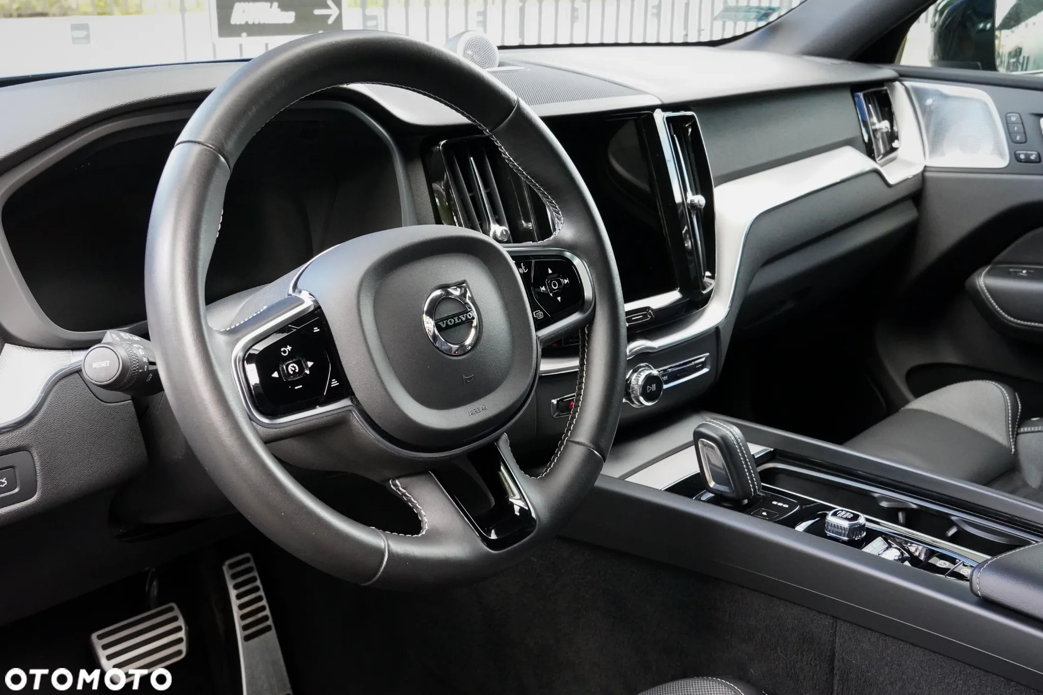 Volvo XC 60 D5 AWD R-Design - 9