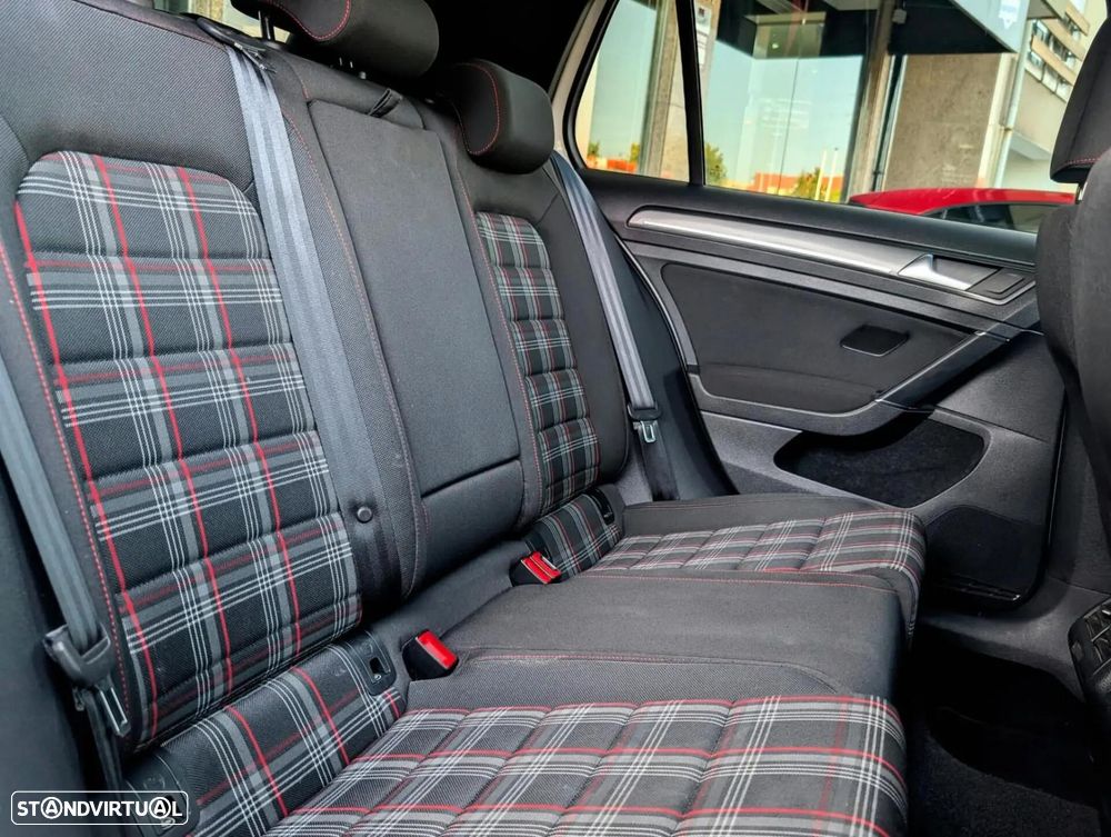 VW Golf GTI Performance BlueMotion DSG - 14