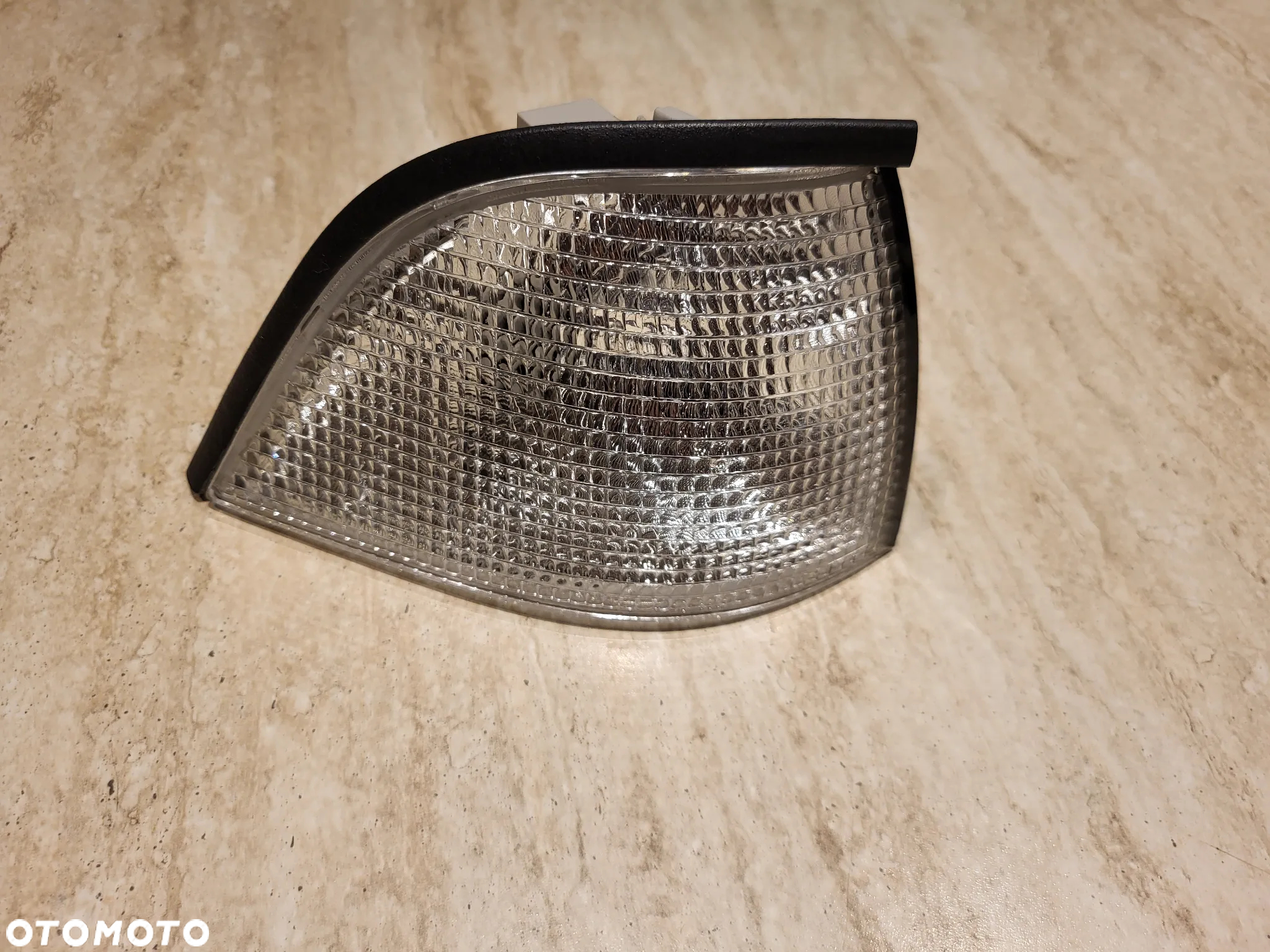 Migacz  Kierunkowskaz  PRZEDNI prawy  P biały, PY21W  BMW 3 E36 Coupe / Kabriolet 09.90-08.00 - 3