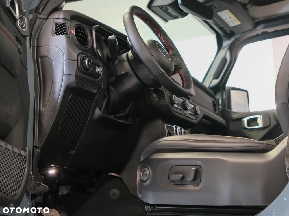 Jeep Wrangler - 33