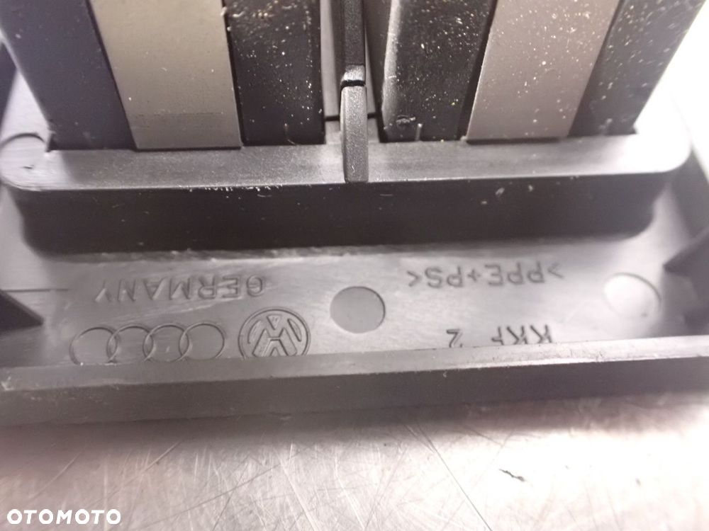 PRZEŁĄCZNIK ŚWIATEŁ AWARYJNYCH VOLKSWAGEN T4 TRANSPORTER 1.9 703953235   701858139 - 7