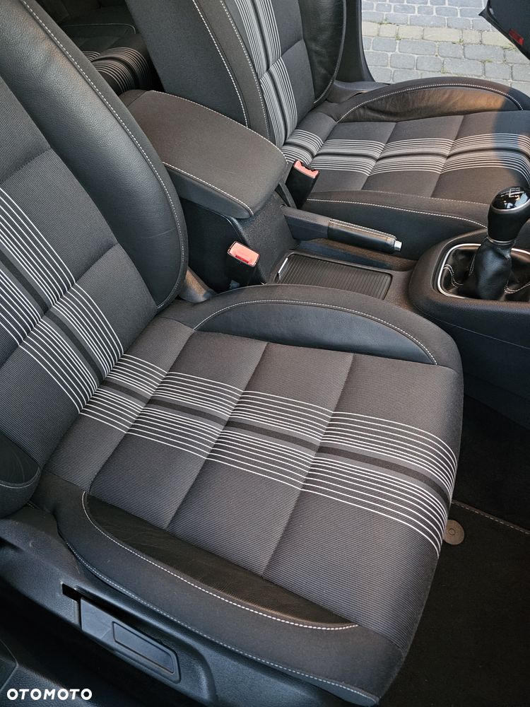 Volkswagen Golf 1.6 TDI DPF BlueMotion Technology MATCH - 19