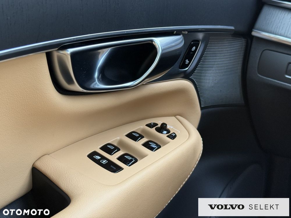 Volvo XC 90 - 32