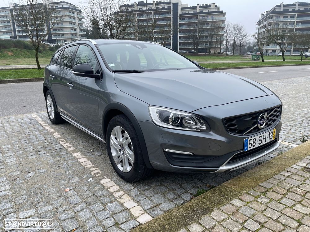 Volvo V60 Cross Country 2.0 D3 Momentum Geartronic - 1
