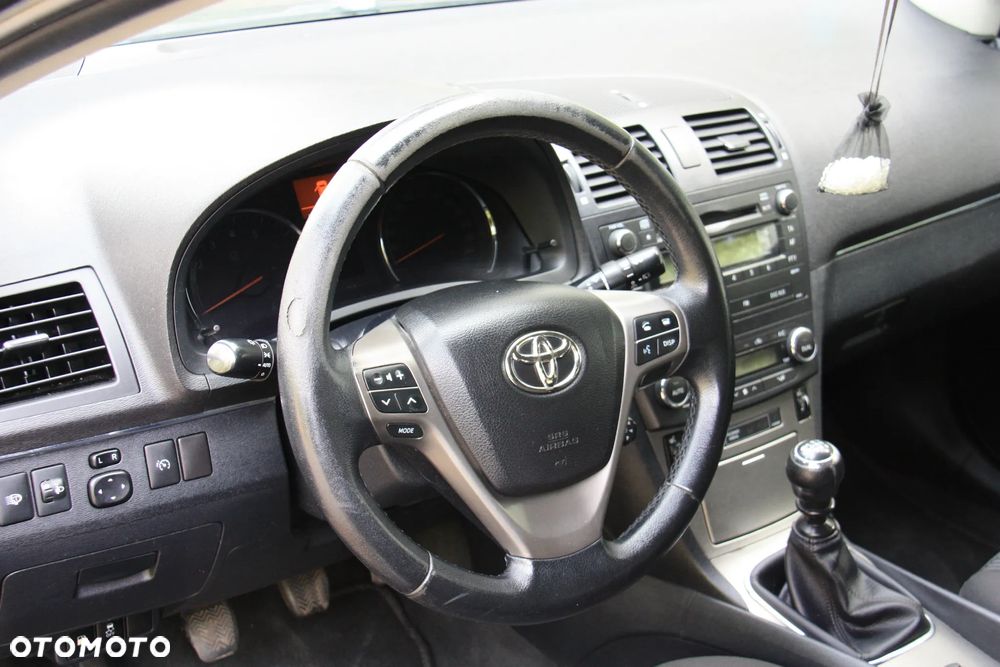 Toyota Avensis 1.8 Executive - 10