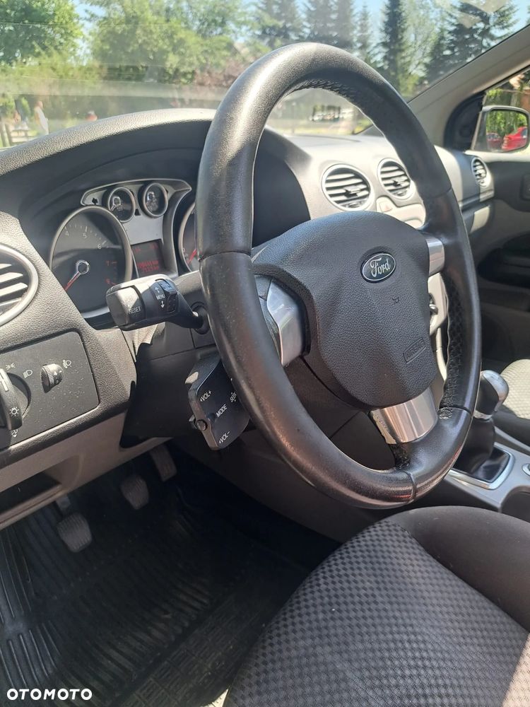 Ford Focus 1.6 16V Trend - 17