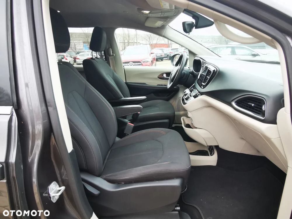 Chrysler Pacifica - 30