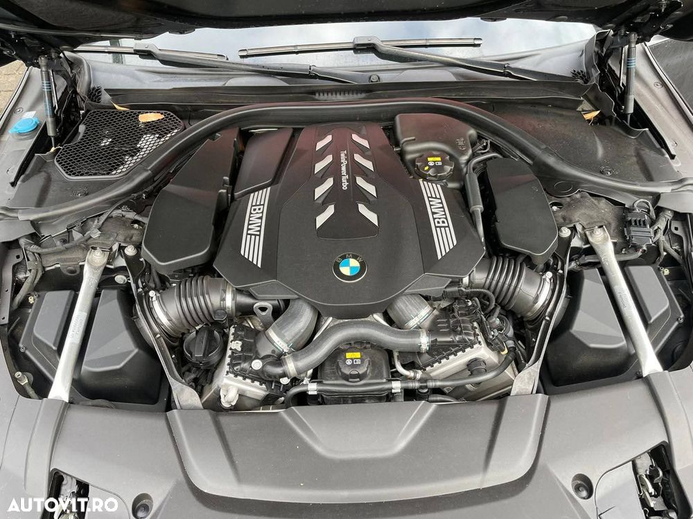 BMW Seria 7 750i xDrive - 37