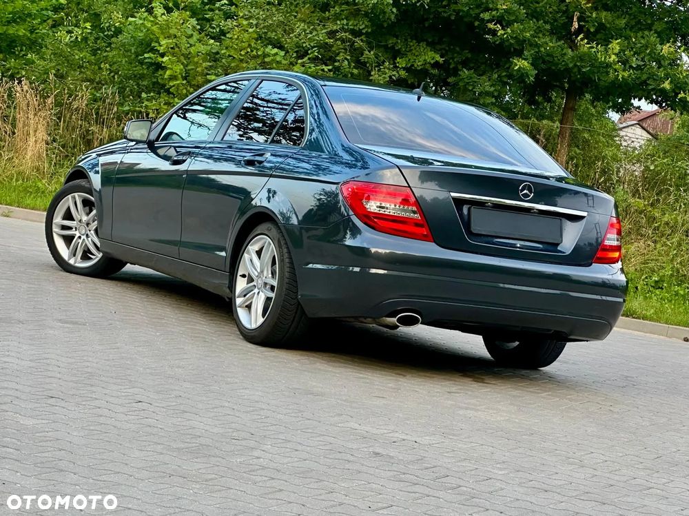 Mercedes-Benz Klasa C 250 CGI BlueEff Avantgarde - 13