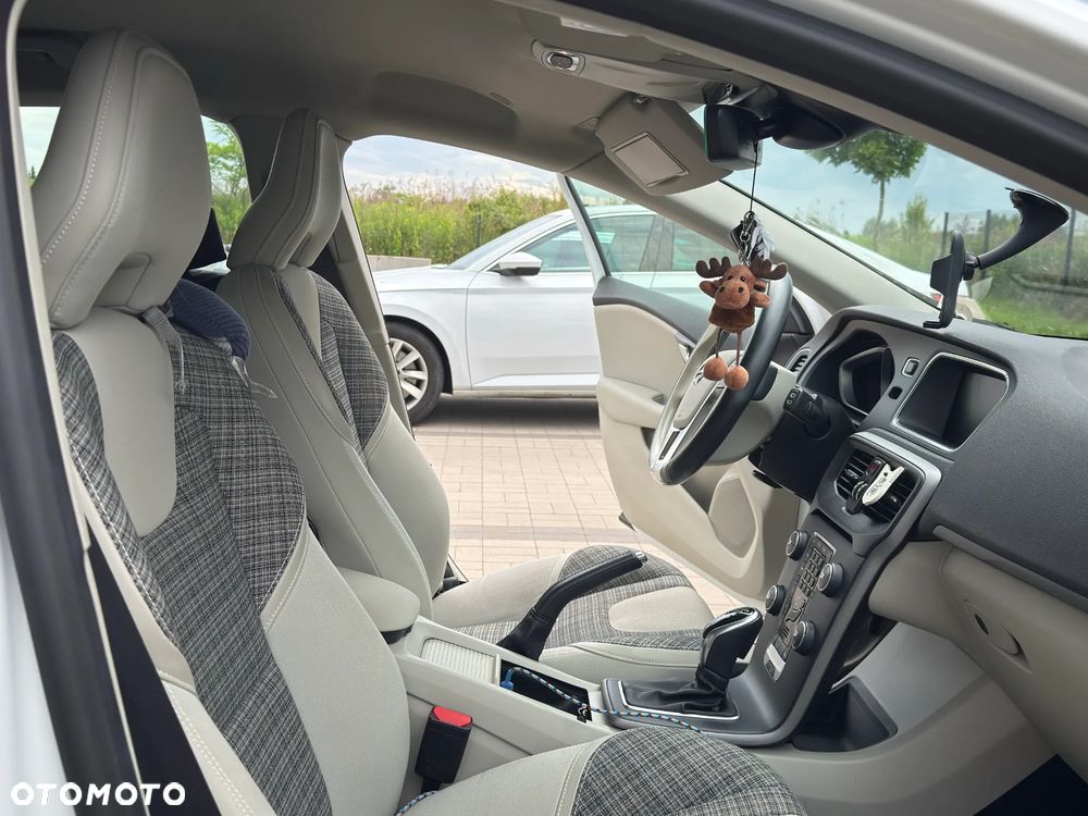 Volvo V40 T3 Drive-E Momentum - 11