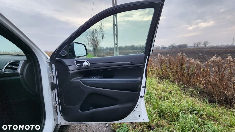 Jeep Grand Cherokee - 27