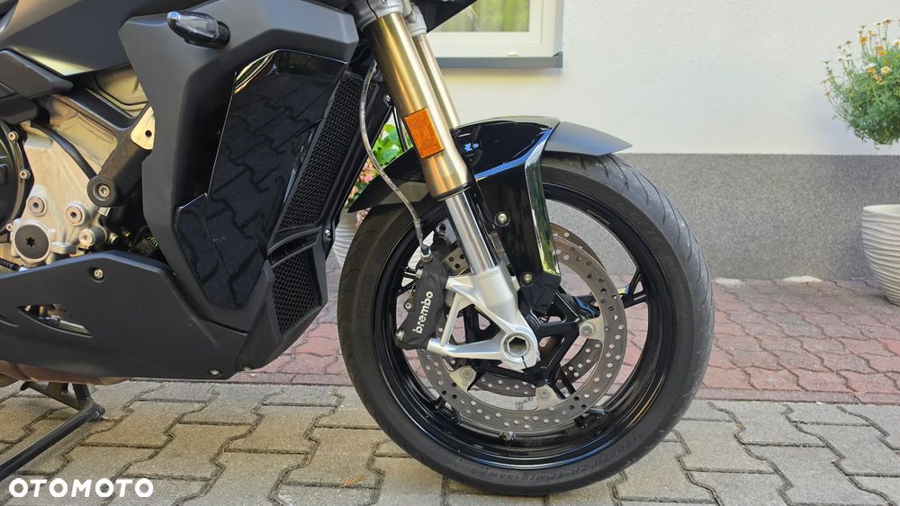 BMW XR - 18