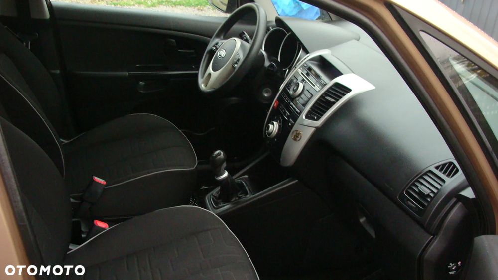 Kia Venga 1.4 L - 24