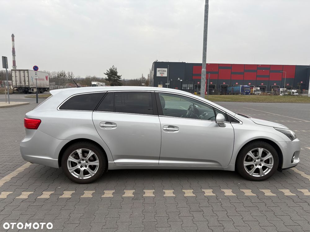 Toyota Avensis 2.0 D-4D Executive - 3
