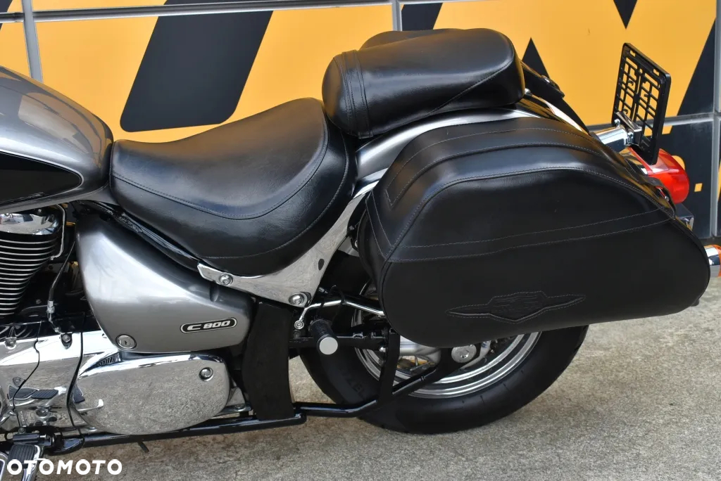 Suzuki Intruder - 10