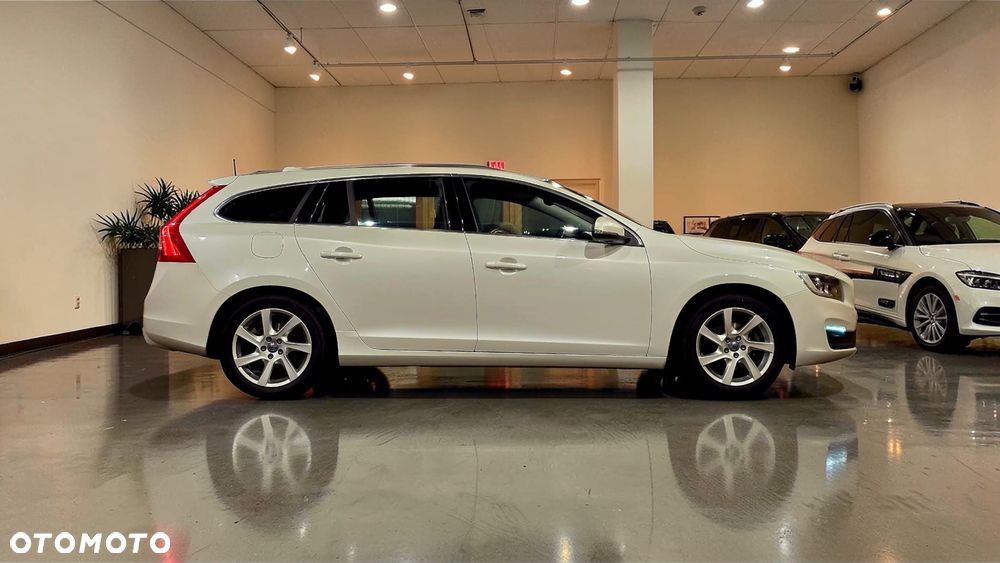 Volvo V60 T3 Momentum - 11