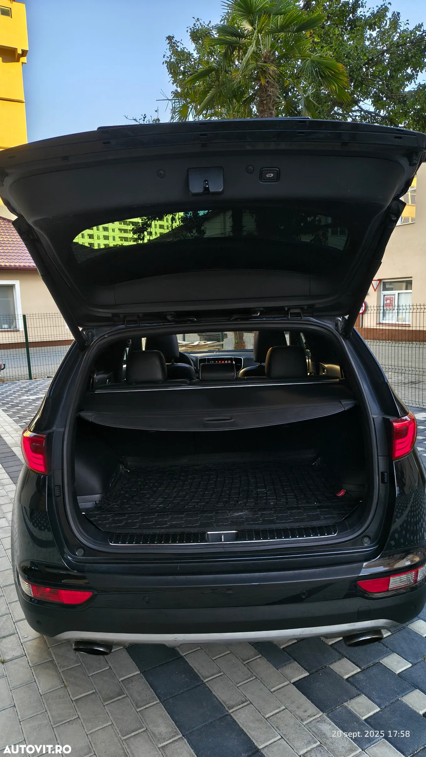 Kia Sportage 2,0 CRDI AWD Aut. GT Line - 24