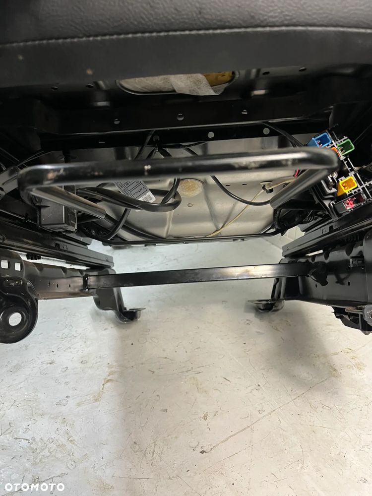 DISCOVERY 4 L319 KOMPLET FOTELI 7 osobowy - 20