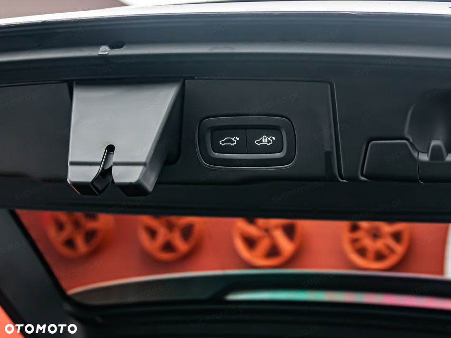 Volvo XC 60 - 30