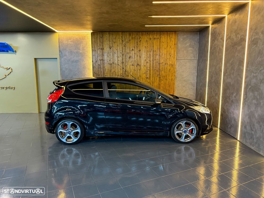 Ford Fiesta 1.6 EcoBoost ST - 14