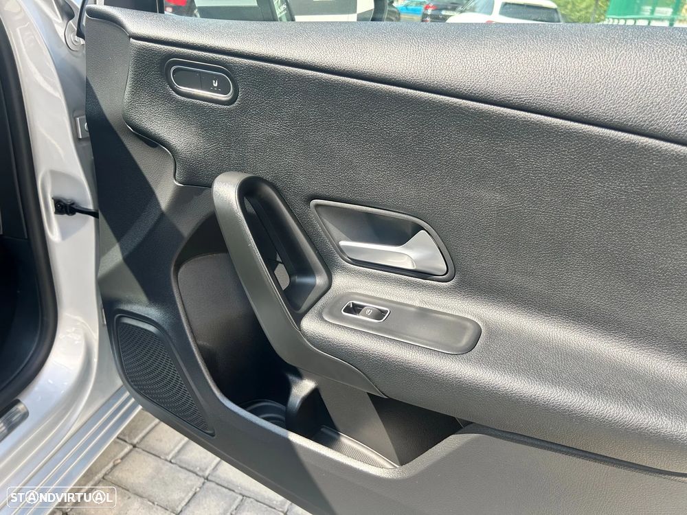 Mercedes-Benz A 180 Limousine d Business Solutions Frota Aut. - 18