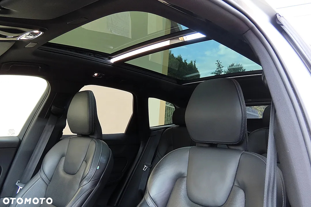 Volvo XC 60 B5 D AWD Ultimate Dark - 26