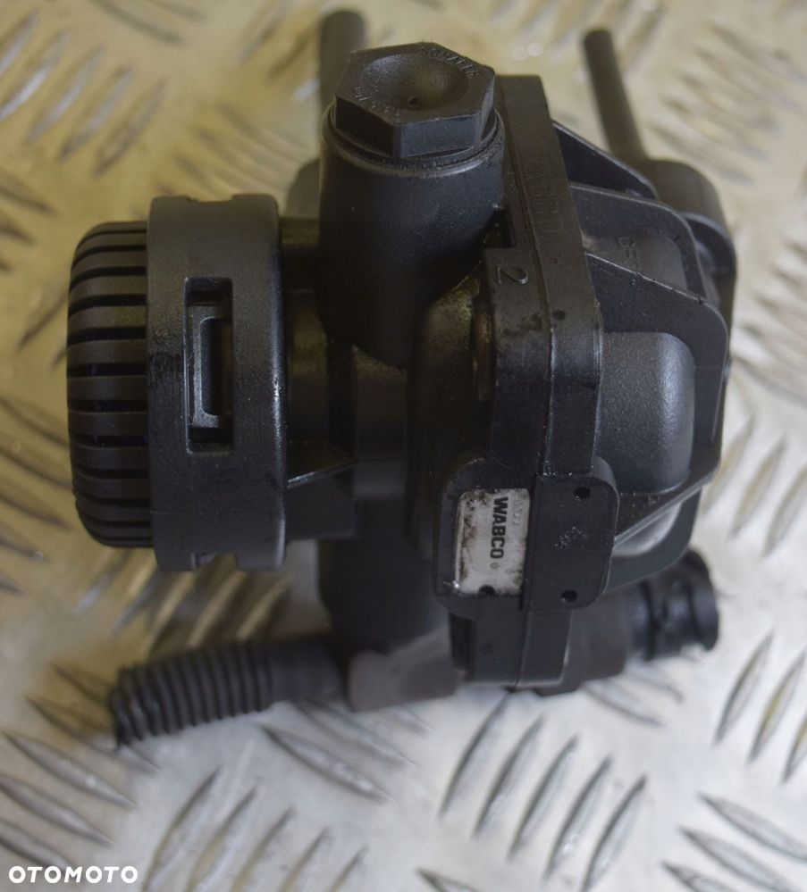 ZAWÓR RĘCZNEGO MERCEDES ACTROS MP4 A0044296344/011 - 2