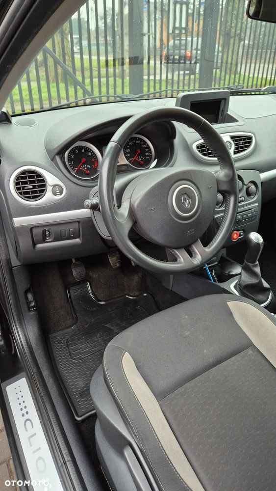 Renault Clio - 7
