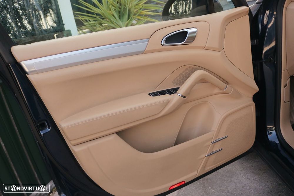 Porsche Cayenne S - 17