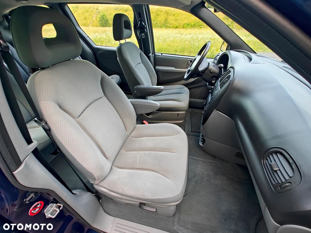 Chrysler Grand Voyager - 28