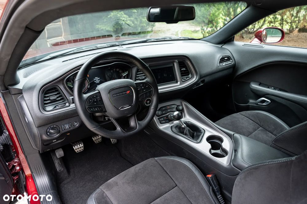 Dodge Challenger - 24