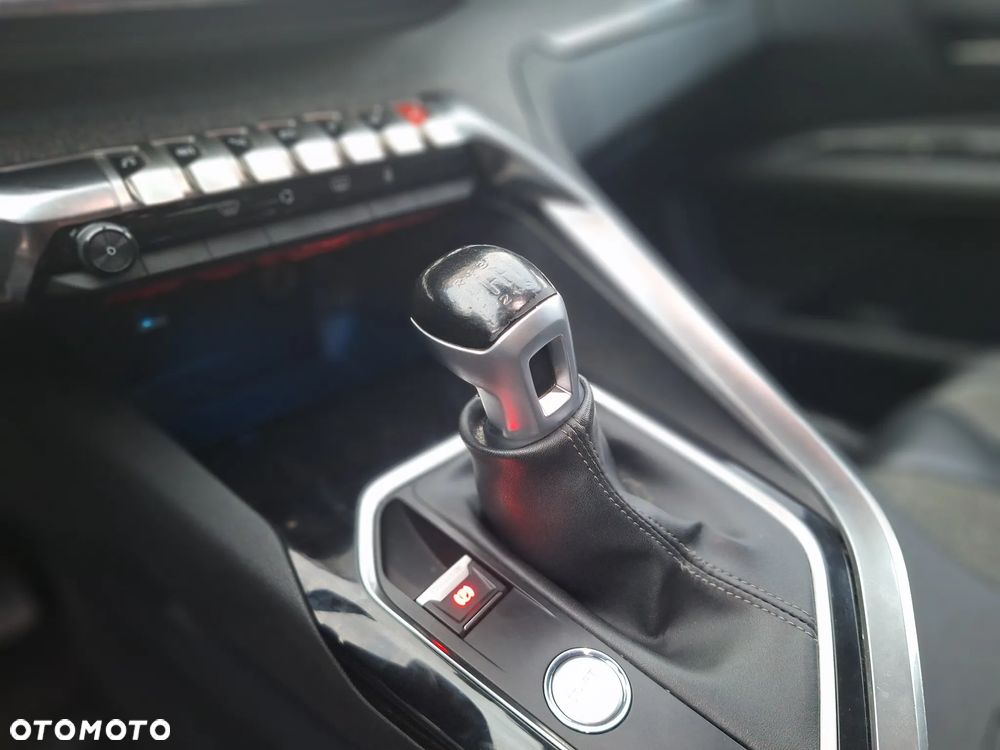 Peugeot 3008 1.2 PureTech Allure S&S - 21