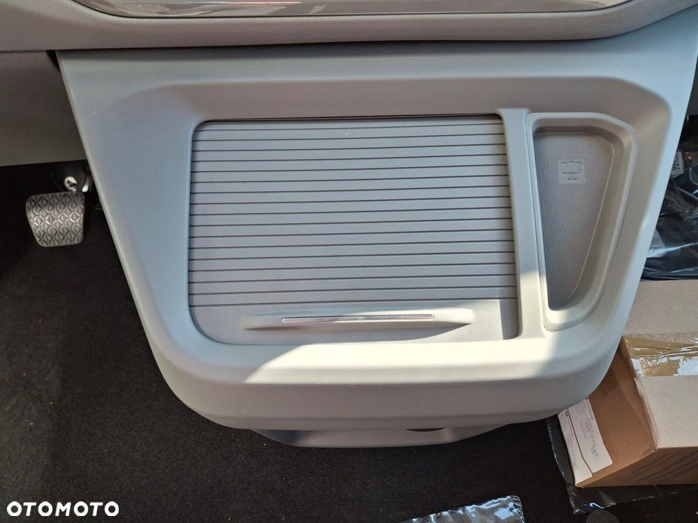 Volkswagen Caravelle - 6