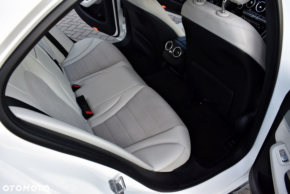 Mercedes-Benz Klasa C 180 9G-TRONIC Exclusive - 8
